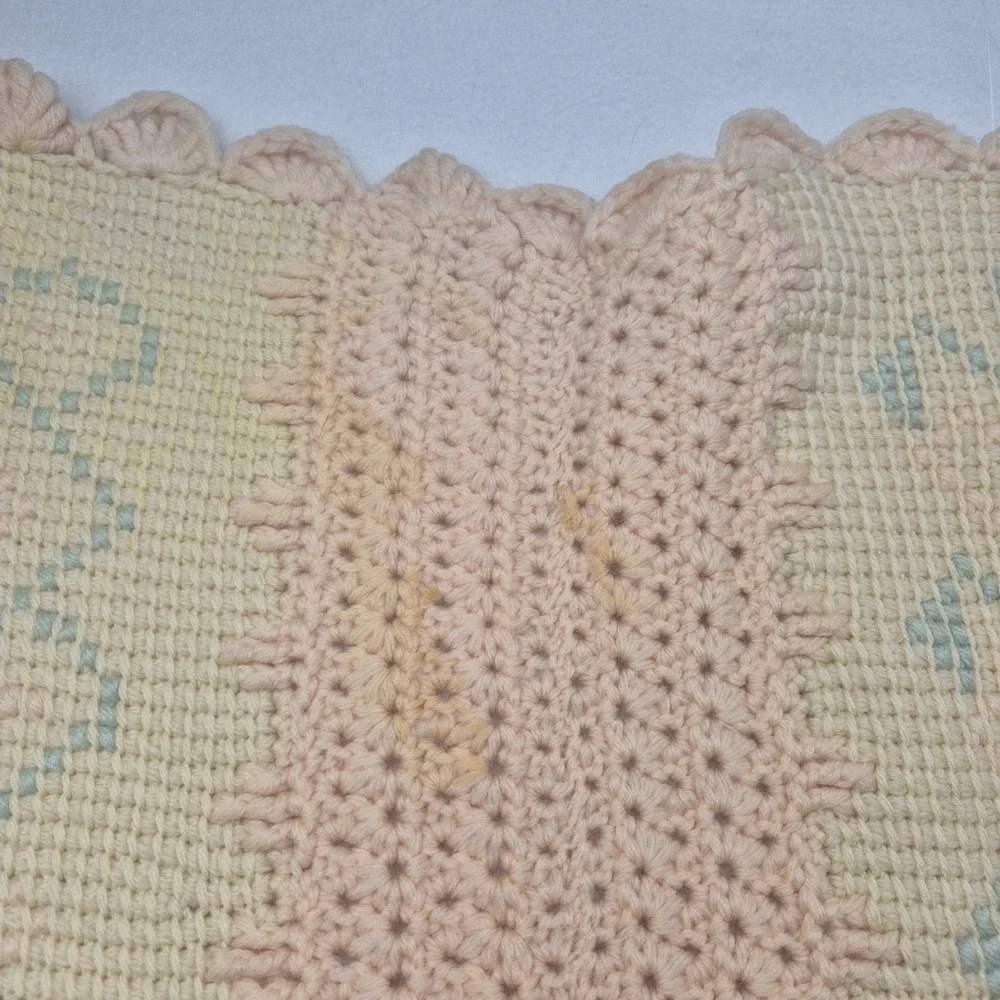 Vintage Handmade WOOL Crochet Baby Blanket Cream Scalloped Edge Embroidered Crib